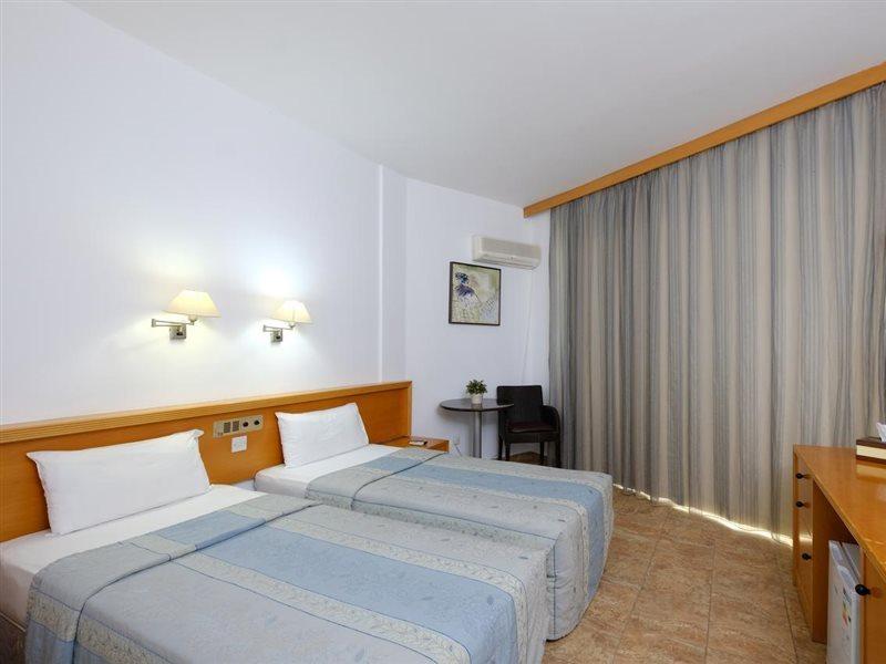 Flamingo Beach Hotel Larnaca Ngoại thất bức ảnh