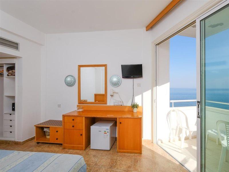 Flamingo Beach Hotel Larnaca Ngoại thất bức ảnh