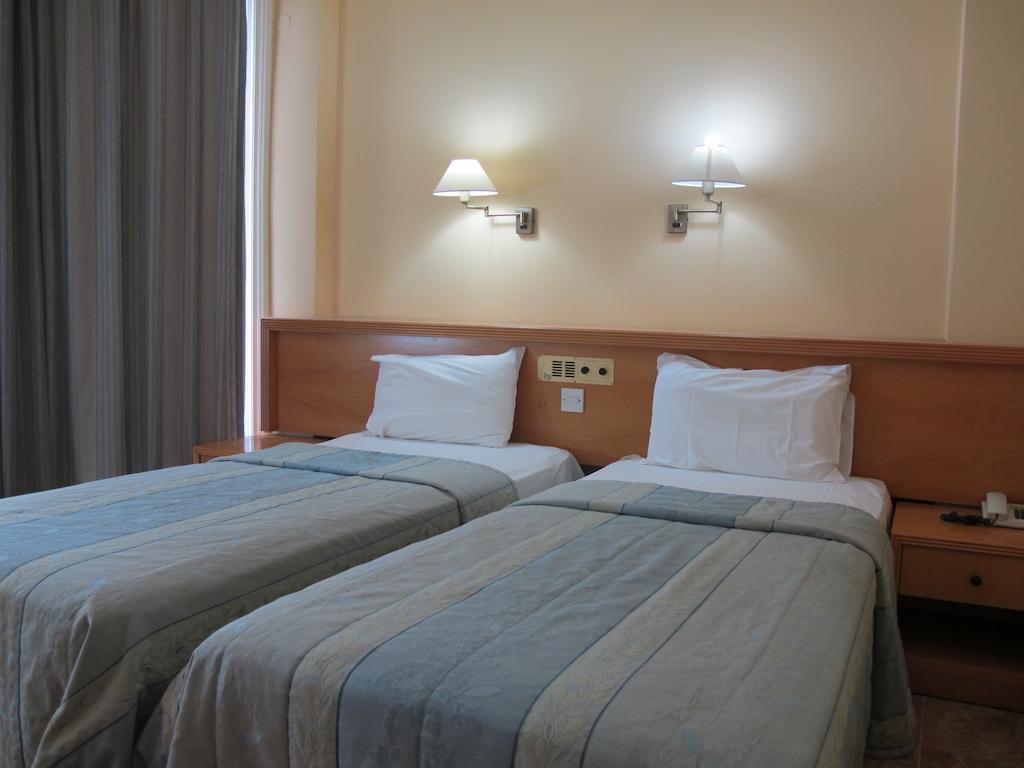 Flamingo Beach Hotel Larnaca Ngoại thất bức ảnh