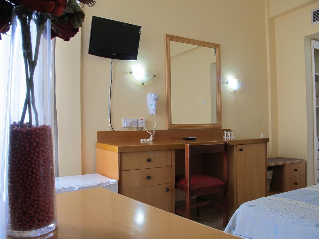Flamingo Beach Hotel Larnaca Ngoại thất bức ảnh