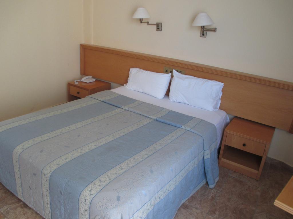 Flamingo Beach Hotel Larnaca Ngoại thất bức ảnh