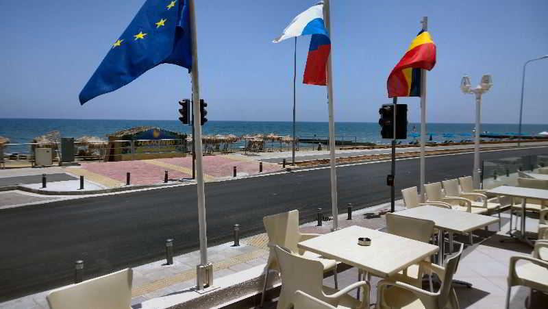 Flamingo Beach Hotel Larnaca Ngoại thất bức ảnh