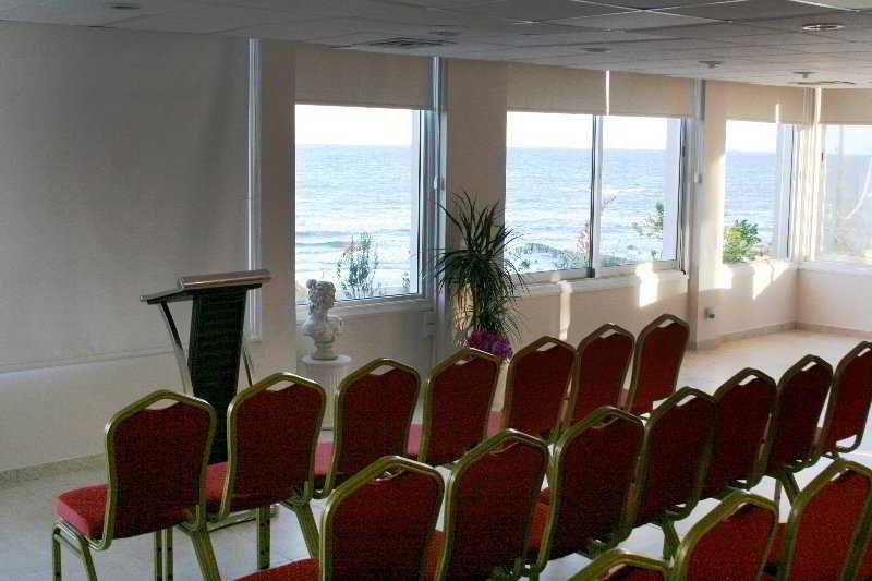 Flamingo Beach Hotel Larnaca Ngoại thất bức ảnh