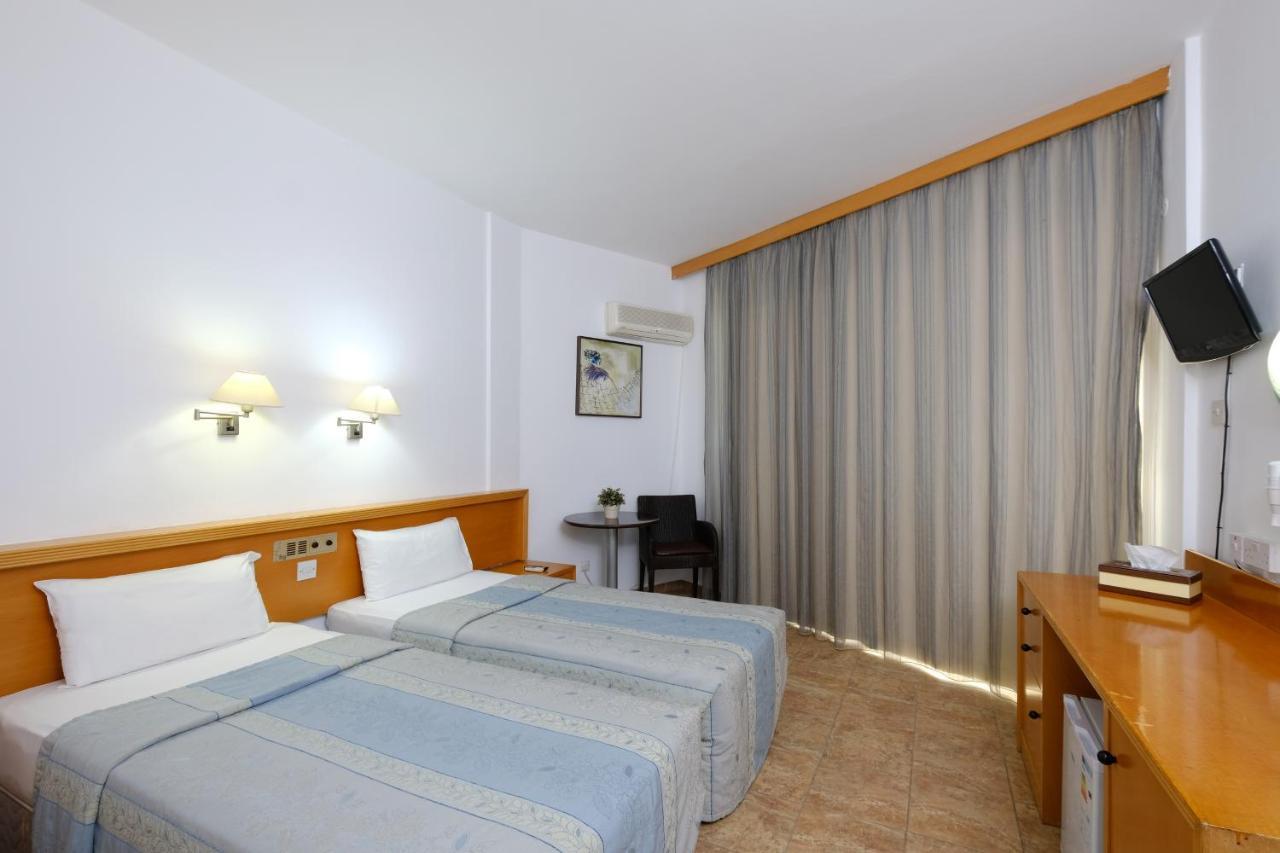 Flamingo Beach Hotel Larnaca Ngoại thất bức ảnh